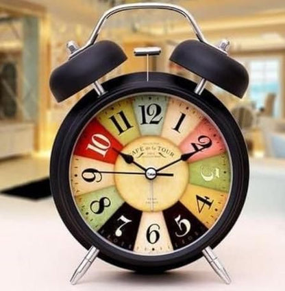 Metal European Style Vintage Silent Table Desk Alarm Clock (Pack of 1)